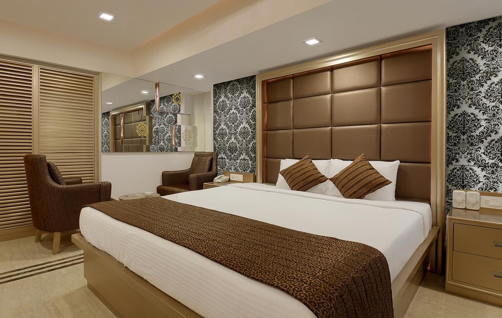 Hotel Inder Residency Ahmedabad Esterno foto