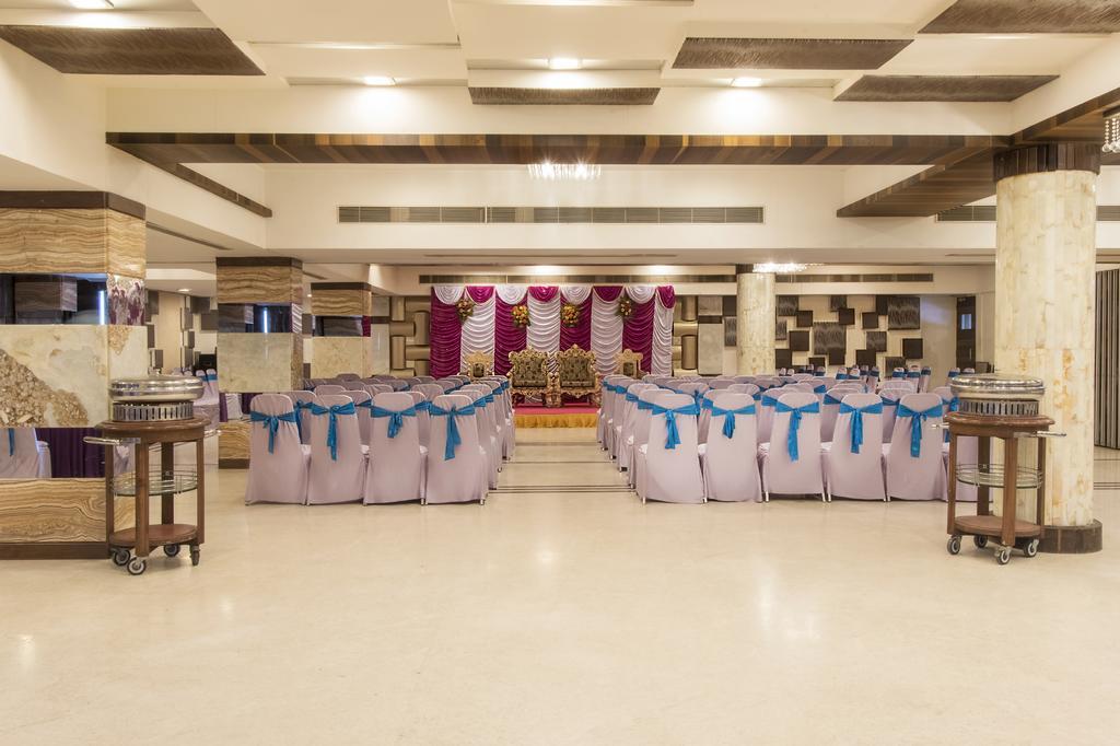 Hotel Inder Residency Ahmedabad Esterno foto