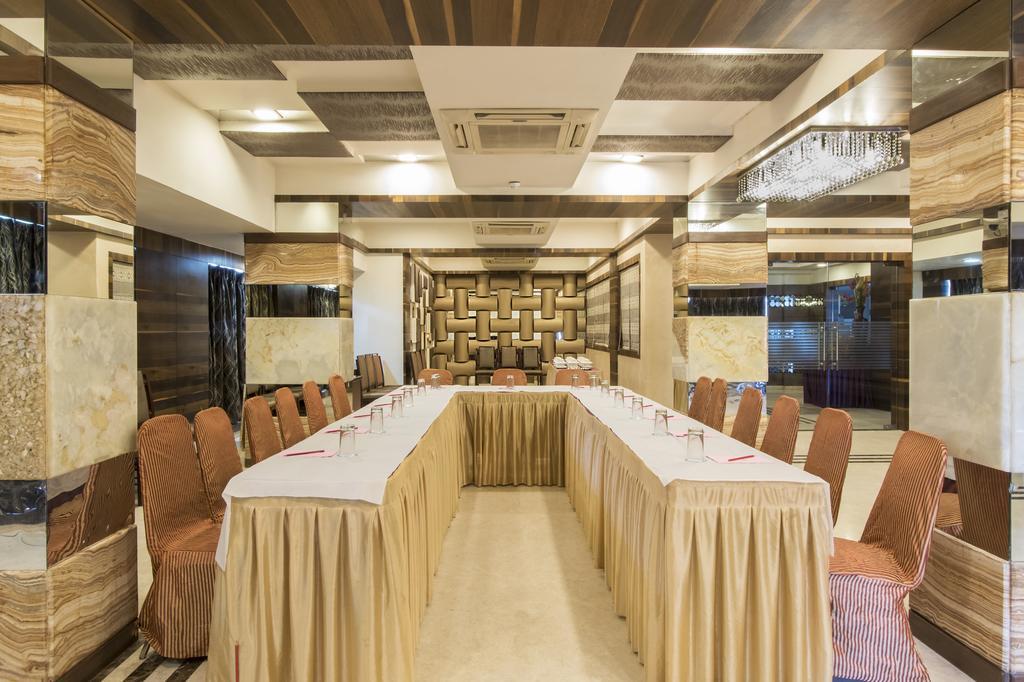 Hotel Inder Residency Ahmedabad Esterno foto