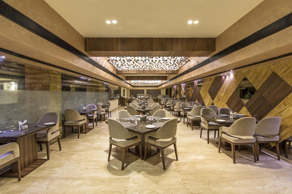 Hotel Inder Residency Ahmedabad Esterno foto