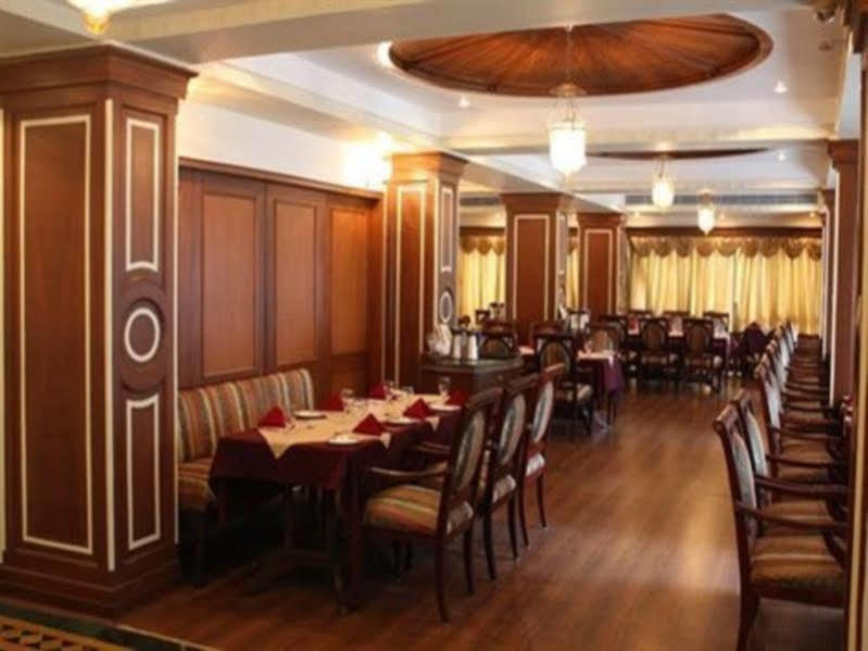 Hotel Inder Residency Ahmedabad Esterno foto